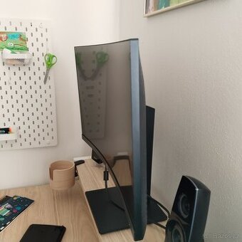 Herní LCD monitor s příslušenstvím
