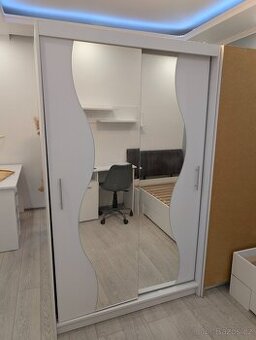 Šatní skříň - dětský pokoj