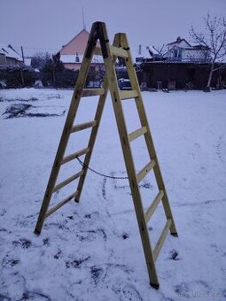 Dřevěné štafle.2 ks.