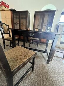 Starý nábytek, starožitnost.