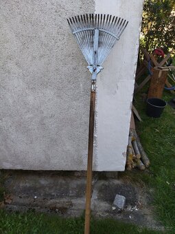 ZAHRADNICKÉ  NÁŘADÍ