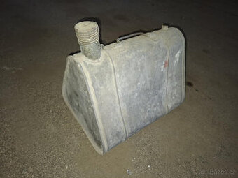 Starý retro kanystr