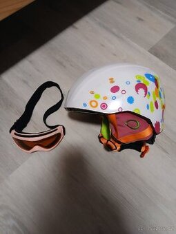 Dívčí přilba na lyže nebo brusle