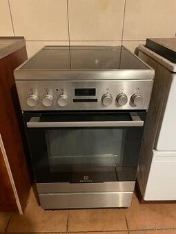 elektrický sporák Electrolux s varnou deskou a el. troubou