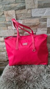 Nová červená kabelka