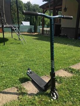 Freestyle koloběžka CRISP Blaster | BLACK-BLUE CRACKING