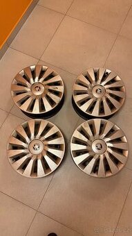 Plechové disky 6x16 ET48 + originální poklice Škoda