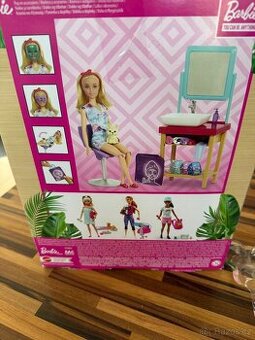 Barbie a kosmetický salon