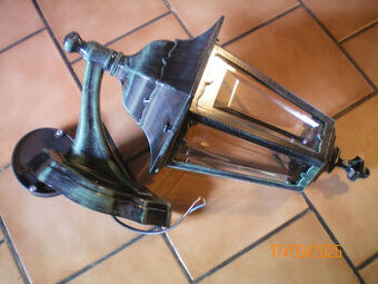 Nová venkovní lampa na stavbu