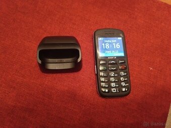 mobilní telefon pro seniory