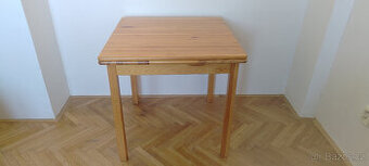 Dřevěný rozkládací stůl z masivu 75 x 75-125 cm