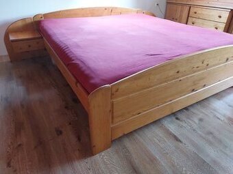 Manželská postel masiv borovice se stolky