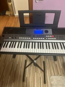 klávesy-Yamaha keyboard