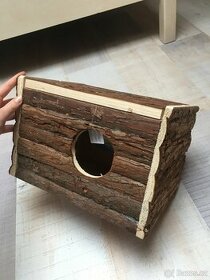Dřevěný domek/budka - 1