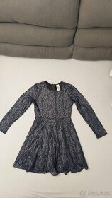 Dívčí svátečnější šaty vel. 140 - 1
