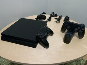 PS4 Slim 500 GB + 2 herní ovladače + nabíječka k ovladačům - 1