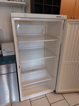 myčka,lednice, stoly - vybavení cukrárny,kavárny