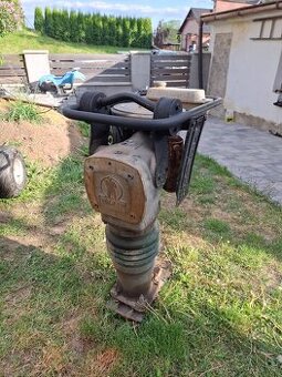 Vibrační pěch Wacker