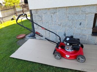 Benzínová sekačka Power Tec Garden 2,2 KW
