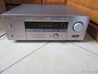 Nabízím receiver Yamaha. Plně funkční. Bez dálkového ovladač