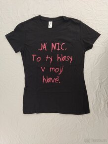 Tričko velikost S JÁ NIC. To ty hlasy v mojí hlavě.