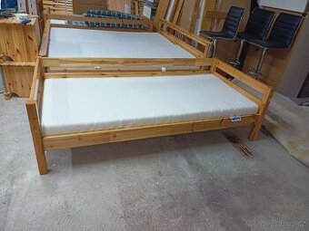 Prodám hezkou postel z masivu 90 x 200 cm