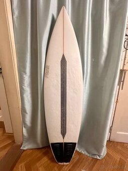 Surf shortboard na oceán - 1
