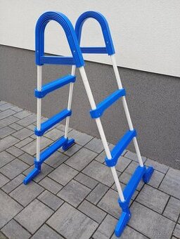 Schůdky k bazénu o výšce 0,90m