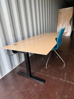 Prodej elektrických stolů + kancelářských kontejnerů