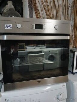 Vestavná trouba Beko