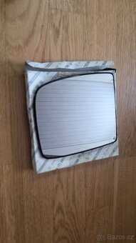 Sklo pravého vnějšího zpětného zrcátka vyhřívané