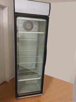 levná prosklená vitrína – lednice s DOPRAVOU