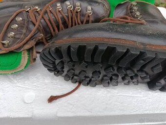 Turistické boty ,lezecké vybavení,mačky.