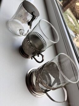 Sklenice v kovových podšálcích – 3 různé kusy