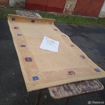 Koberec Obdélníkového tvaru rozměr 150x80 cm