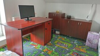 Skříně a psací stůl