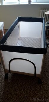Dětská skládací postýlka