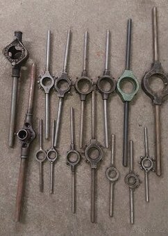 Vratidla na závitová očka, Vratidla na závitníky