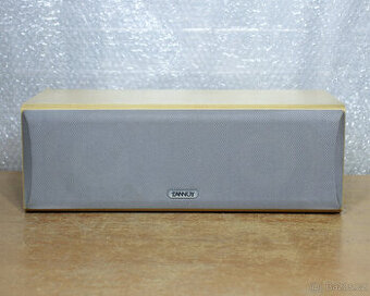 Centrální reprobedna Tannoy.