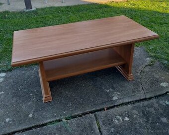 Konferenční stolek