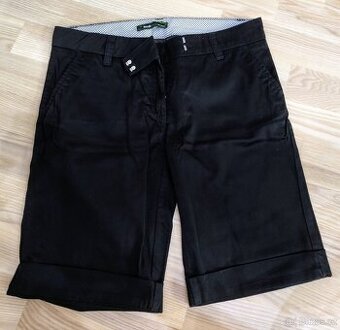 Kraťasy ke kolenům