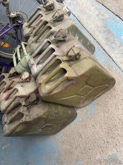 20 l plechový kanystr