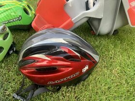 Cyklistické helmy + cyklo sedačka vše za 300 Kč