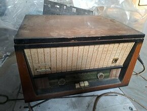 Stare radio Tesla po babicce