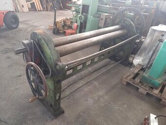 Prodám motorovou zakružovačku na plech 2000/4 mm.