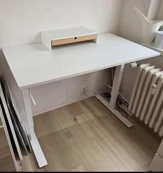 Polohovací pracovní stůl IKEA