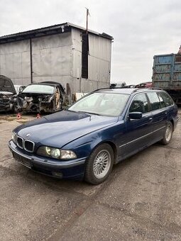 BMW e39 cely vůz po dílech