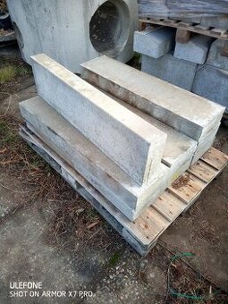 Betonové obrubníky