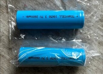 Baterie 18650 (3,7 V / 2600 mAh).