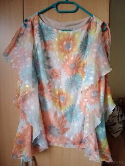 Slavnostní dámská halenka s netopýřími rukávy